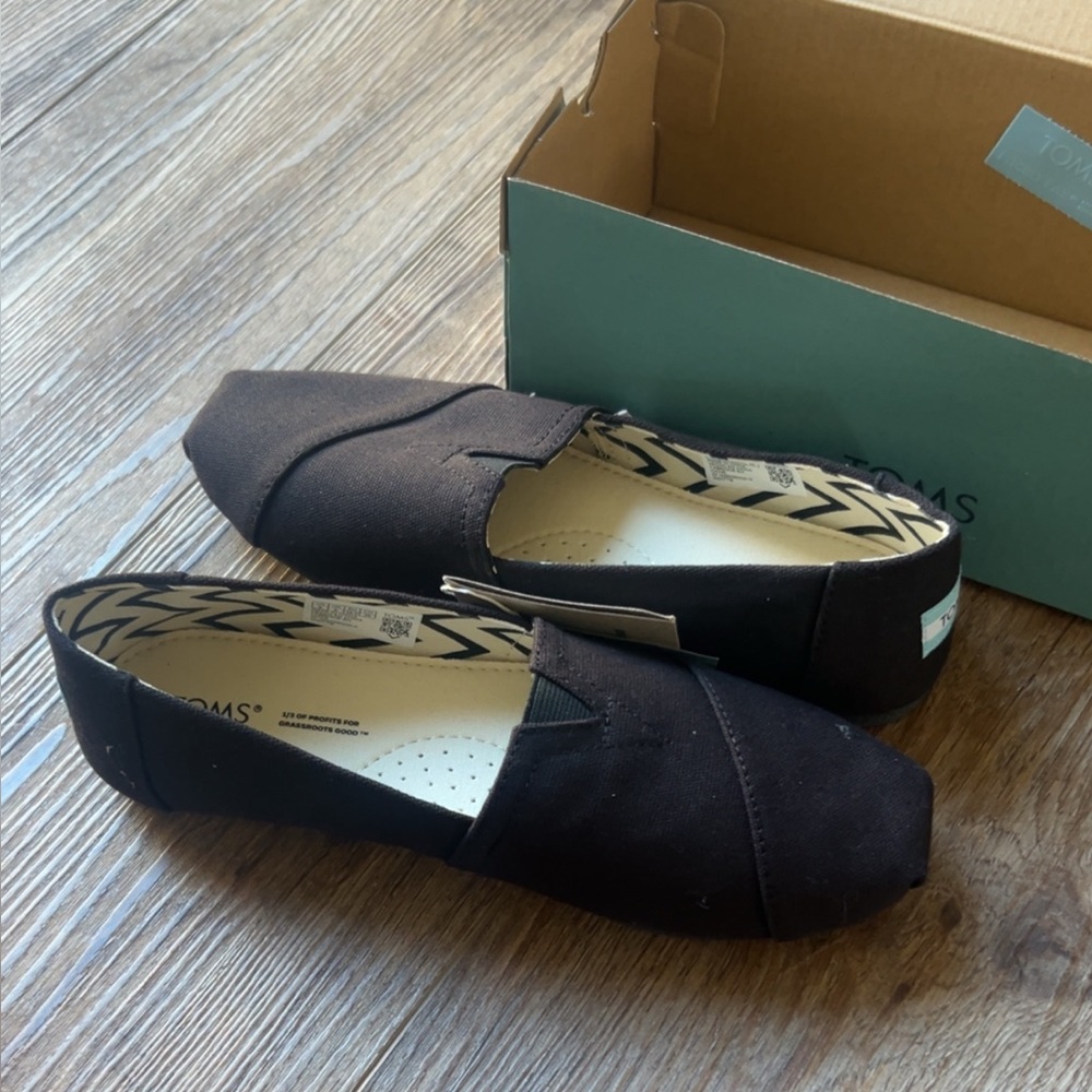 TOMS Black Canvas Women's Slip-On Flats